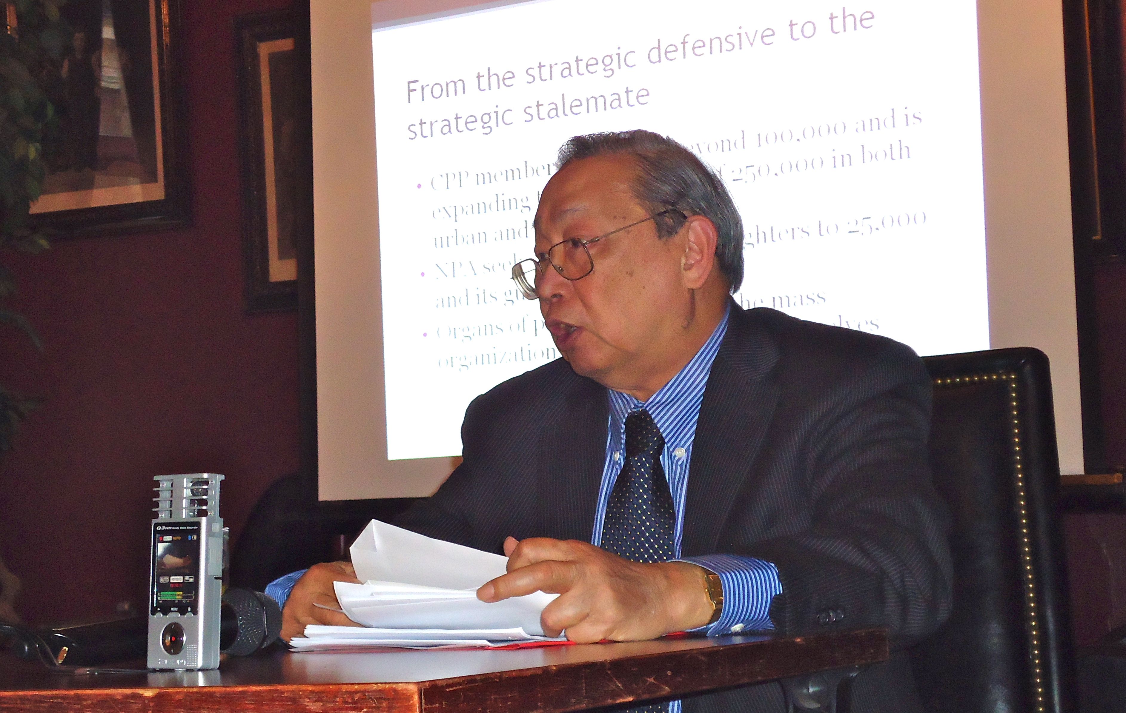 Prof. Jose Maria Sison Speaks on People’s War and Peace Negotiations Before Students of International Relations at University of Groningen, May 16, 2013