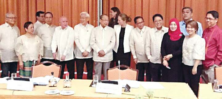 Lift preconditions for peace talks, solons tell Duterte